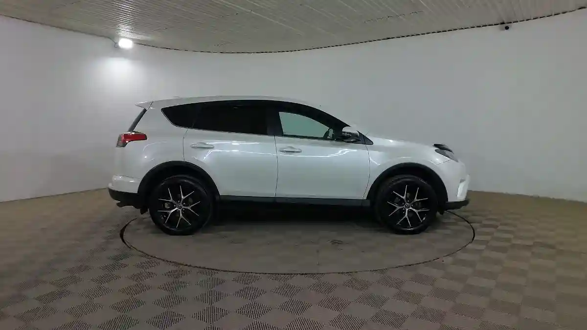 Toyota RAV4 2017 года за 11 990 000 тг. в Шымкент