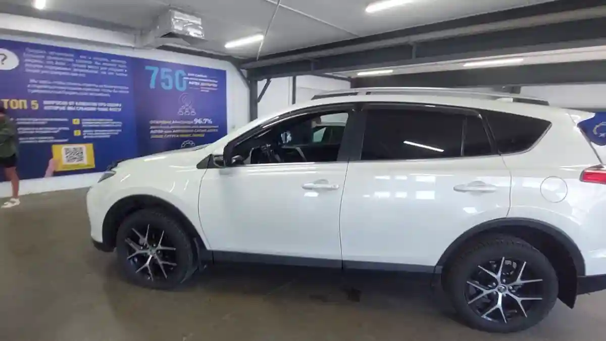 Toyota RAV4 2018 года за 11 500 000 тг. в Астана