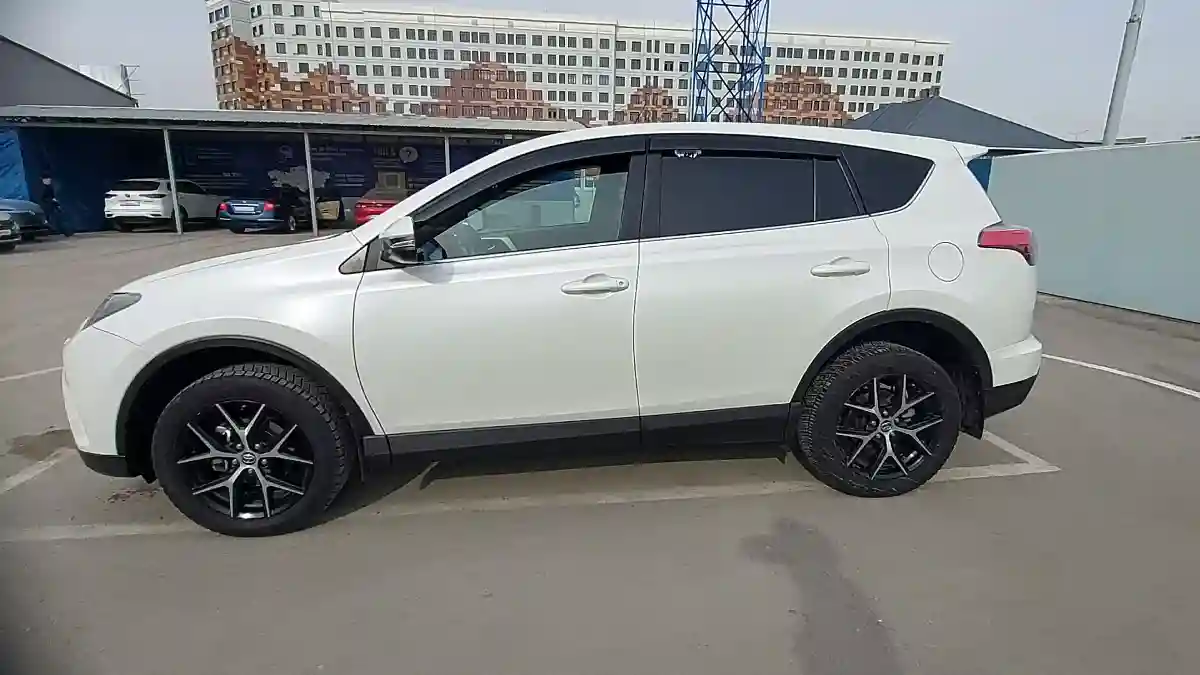 Toyota RAV4 2018 года за 13 700 000 тг. в Шымкент