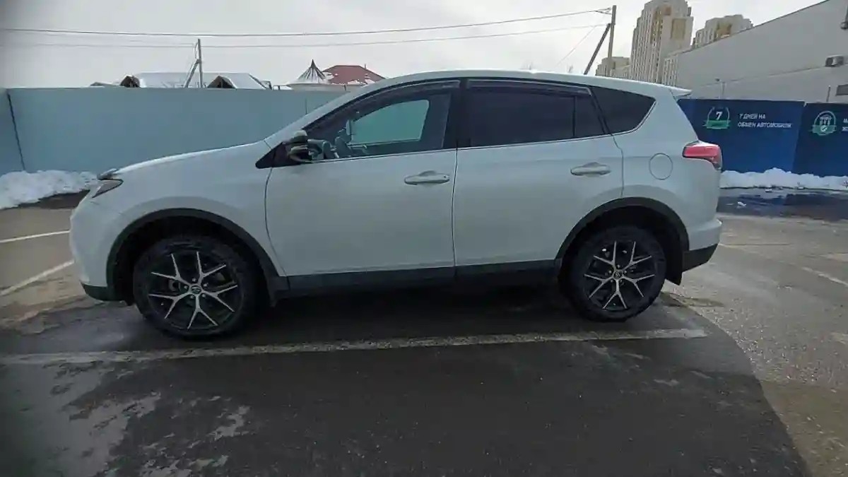 Toyota RAV4 2018 года за 14 500 000 тг. в Шымкент