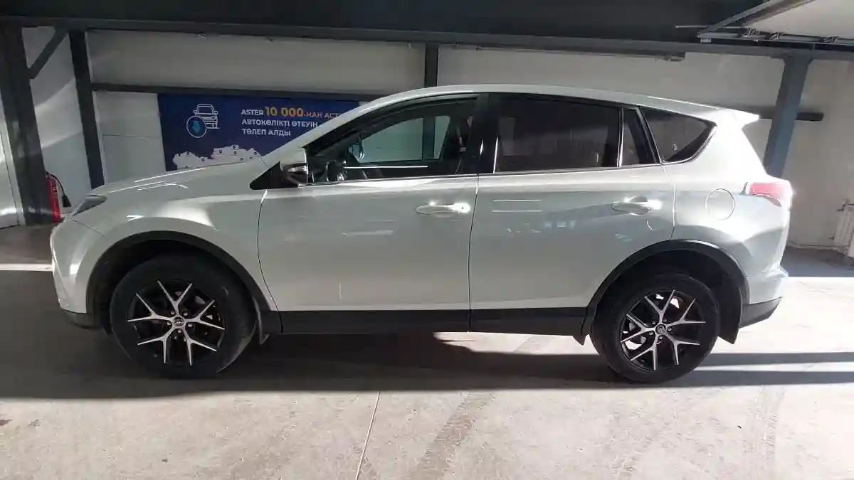 Toyota RAV4 2017 года за 11 890 000 тг. в Астана