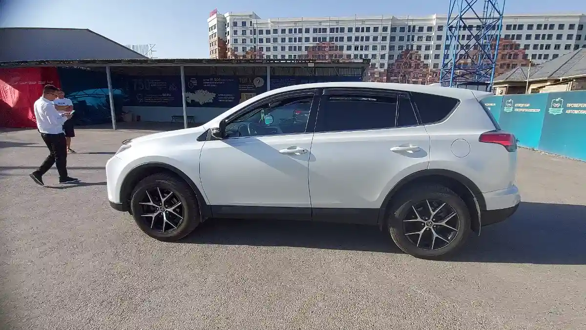 Toyota RAV4 2018 года за 14 000 000 тг. в Шымкент