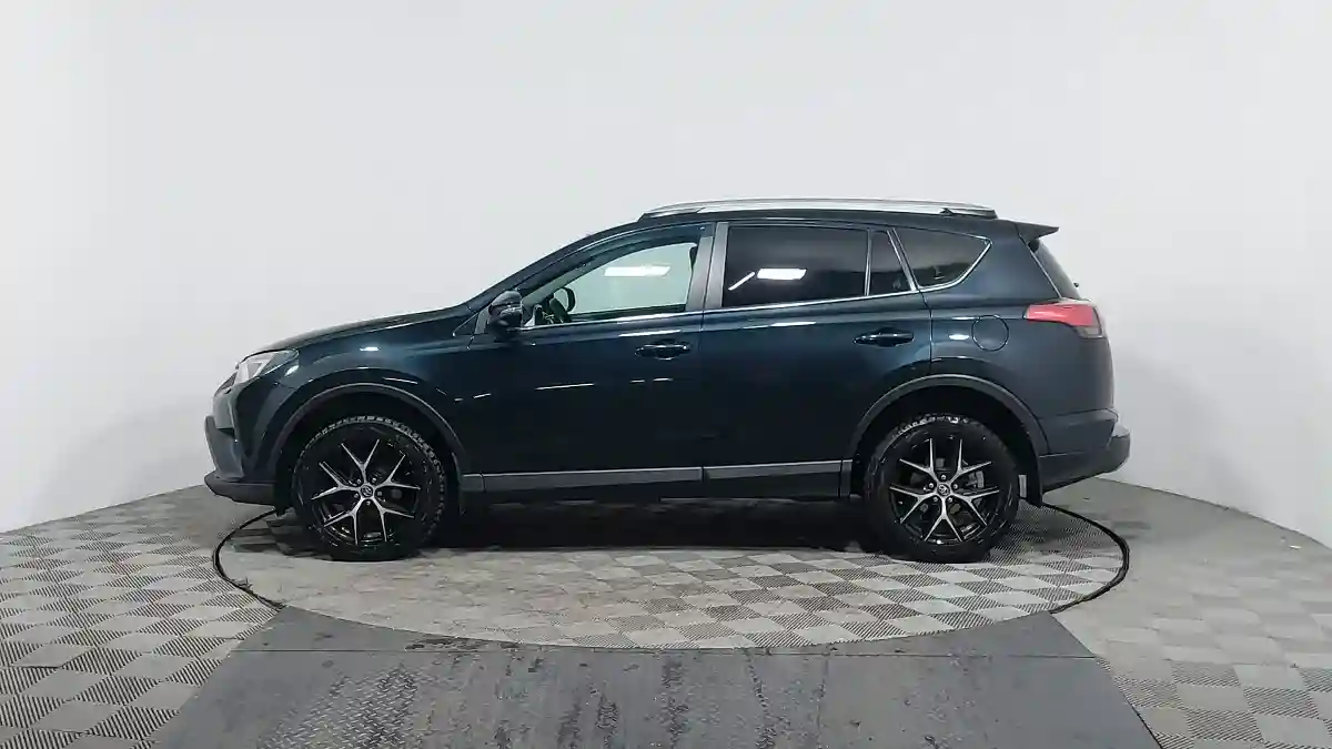 Toyota RAV4 2017 года за 10 990 000 тг. в Астана