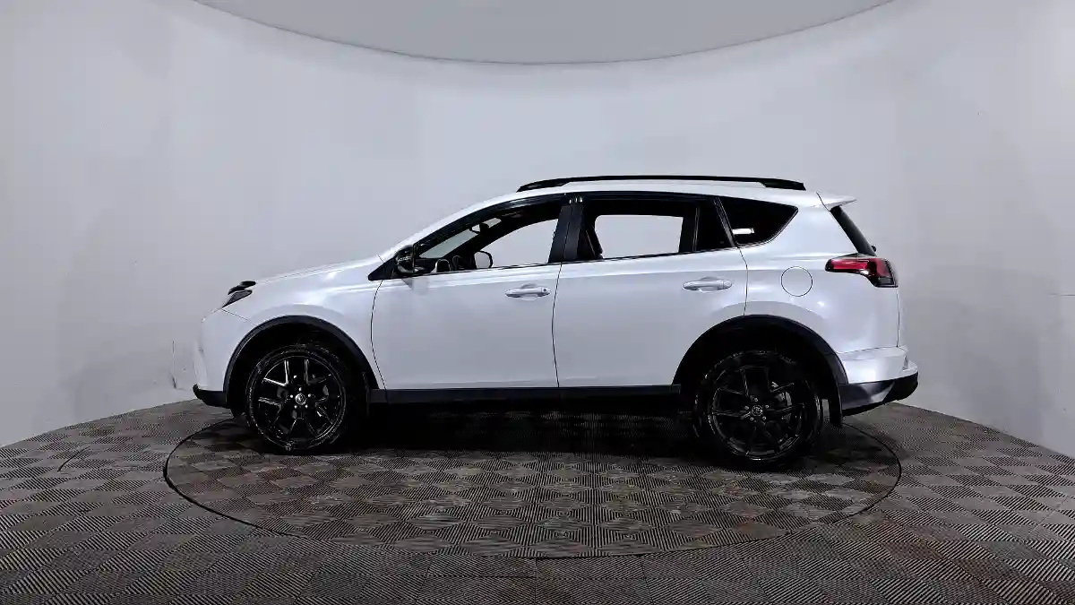 Toyota RAV4 2018 года за 11 950 000 тг. в Астана