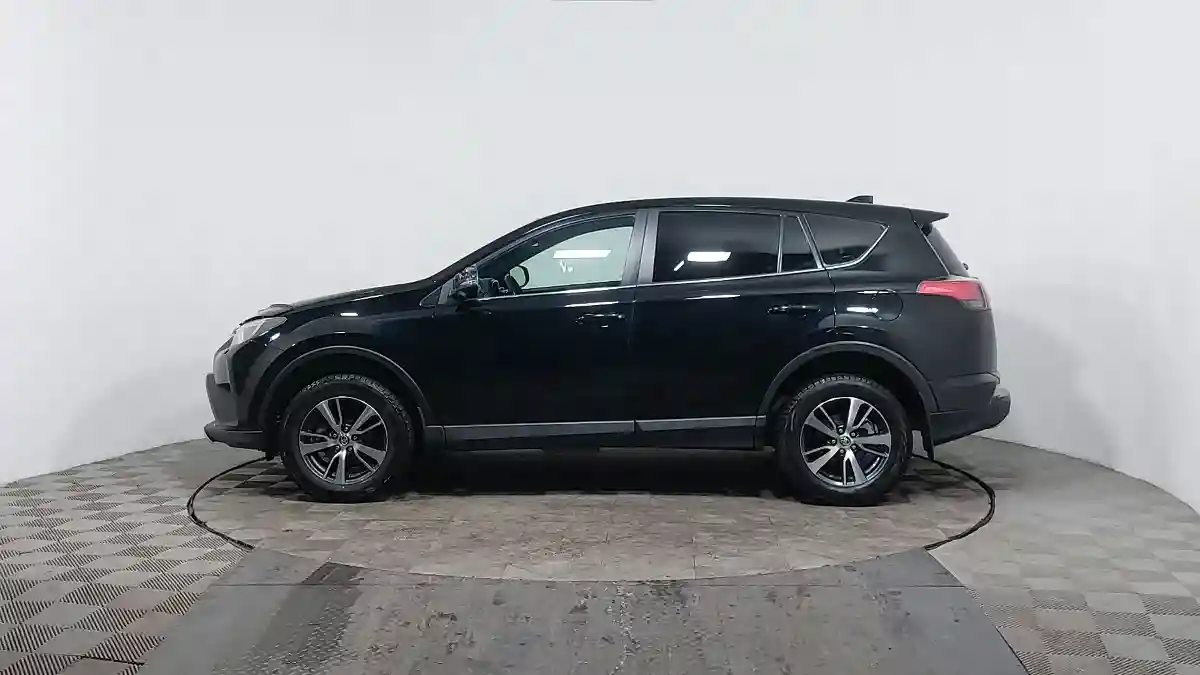 Toyota RAV4 2017 года за 11 990 000 тг. в Астана