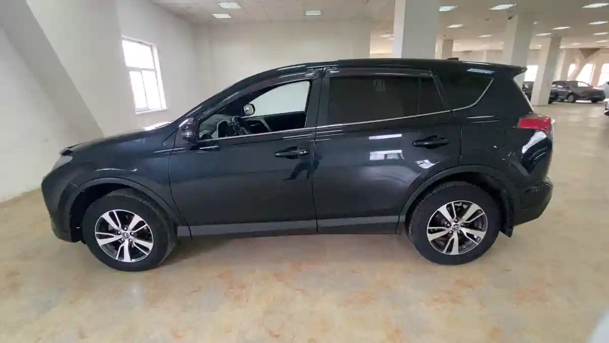 Toyota RAV4 2017 года за 10 750 000 тг. в Актобе
