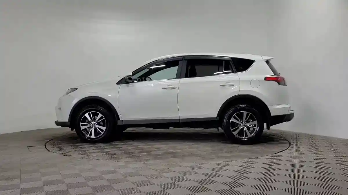 Toyota RAV4 2017 года за 11 240 000 тг. в Алматы