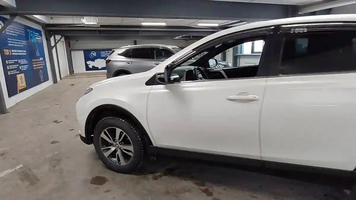 Toyota RAV4 2017 года за 12 000 000 тг. в Астана