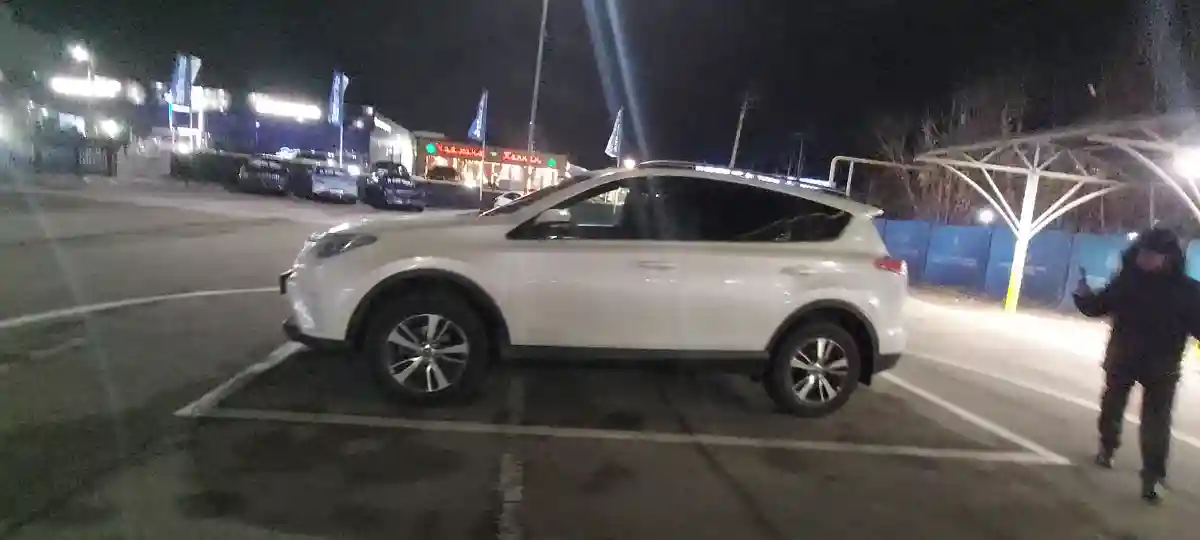 Toyota RAV4 2017 года за 14 000 000 тг. в Алматы