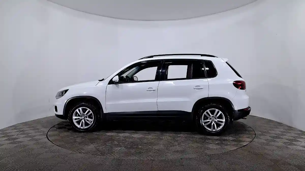 Volkswagen Tiguan 2015 года за 5 990 000 тг. в Астана