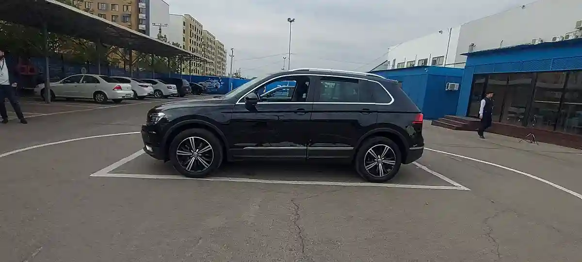 Volkswagen Tiguan 2017 года за 9 500 000 тг. в Алматы