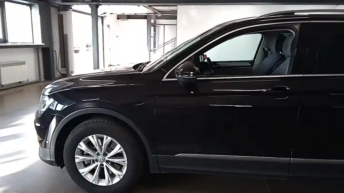 Volkswagen Tiguan 2017 года за 11 000 000 тг. в Астана