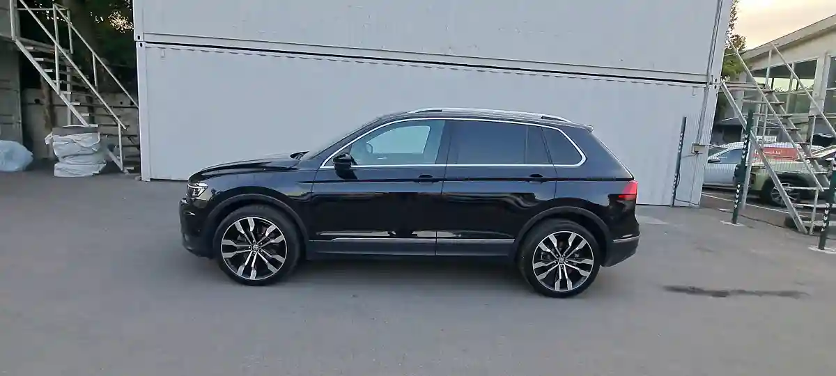 Volkswagen Tiguan 2017 года за 11 670 000 тг. в Алматы