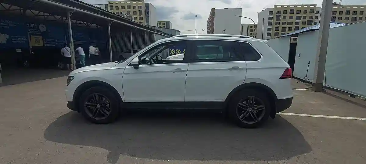 Volkswagen Tiguan 2017 года за 11 000 000 тг. в Алматы