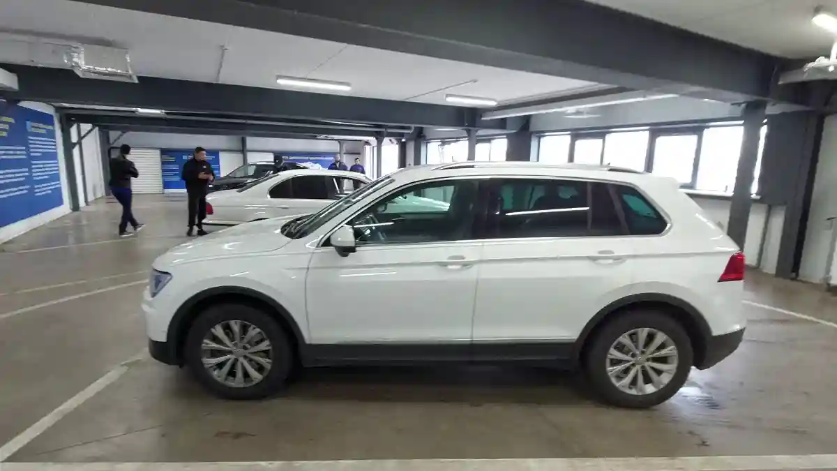 Volkswagen Tiguan 2017 года за 16 000 000 тг. в Астана