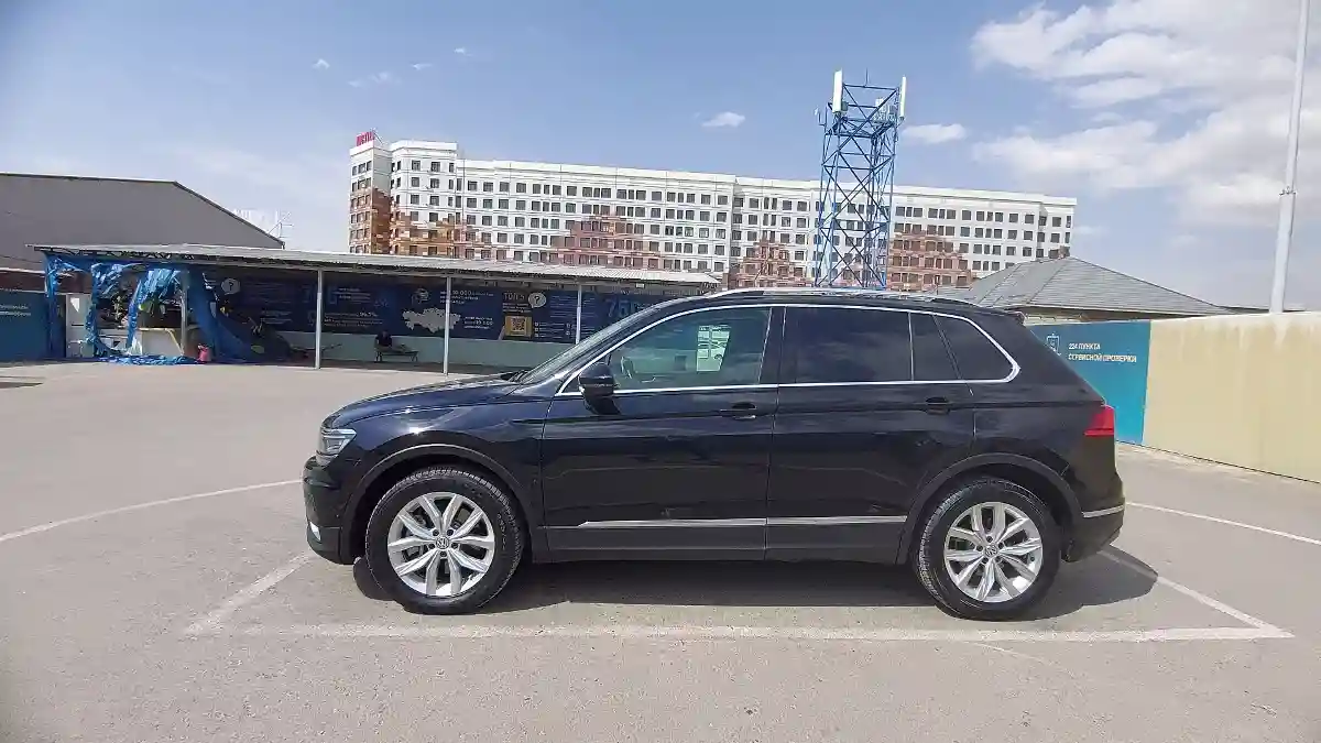 Volkswagen Tiguan 2017 года за 13 000 000 тг. в Шымкент