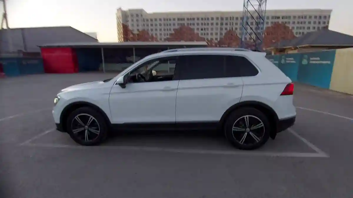 Volkswagen Tiguan 2018 года за 7 300 000 тг. в Шымкент