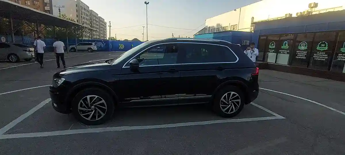 Volkswagen Tiguan 2018 года за 11 000 000 тг. в Алматы