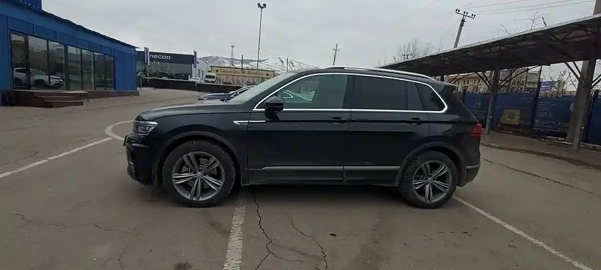 Volkswagen Tiguan 2018 года за 14 000 000 тг. в Алматы