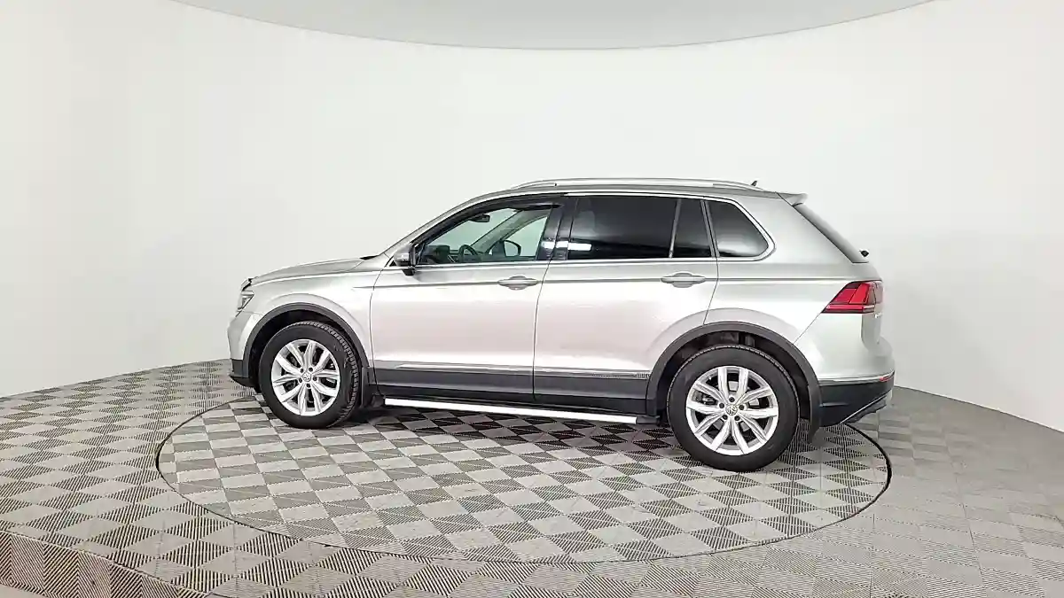 Volkswagen Tiguan 2019 года за 15 264 000 тг. в Караганда