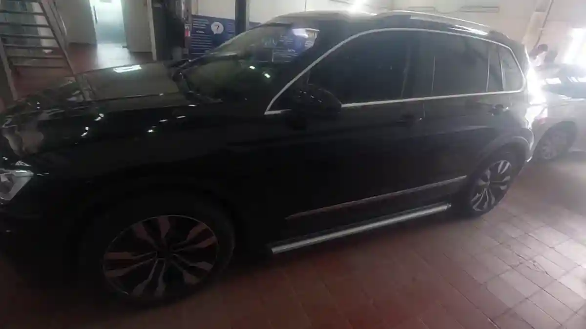 Volkswagen Tiguan 2019 года за 12 000 000 тг. в Астана