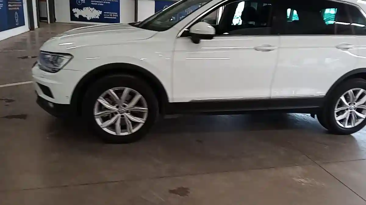 Volkswagen Tiguan 2020 года за 13 000 000 тг. в Астана