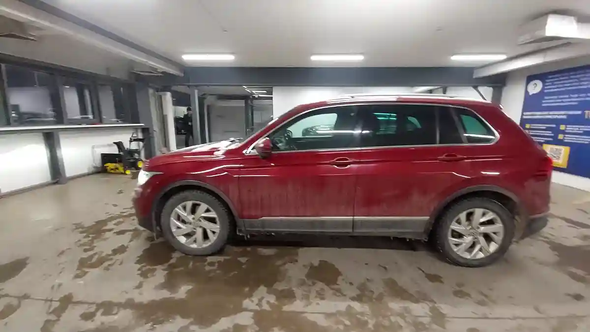 Volkswagen Tiguan 2021 года за 14 500 000 тг. в Астана