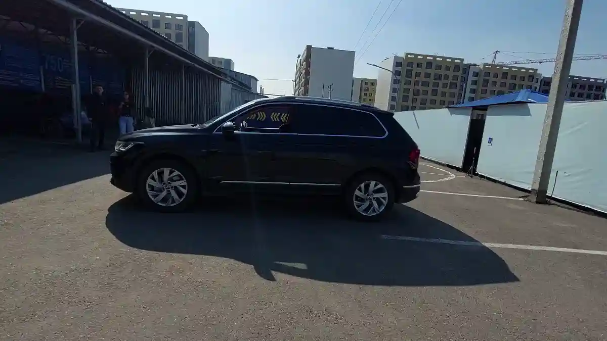 Volkswagen Tiguan 2021 года за 22 000 000 тг. в Алматы