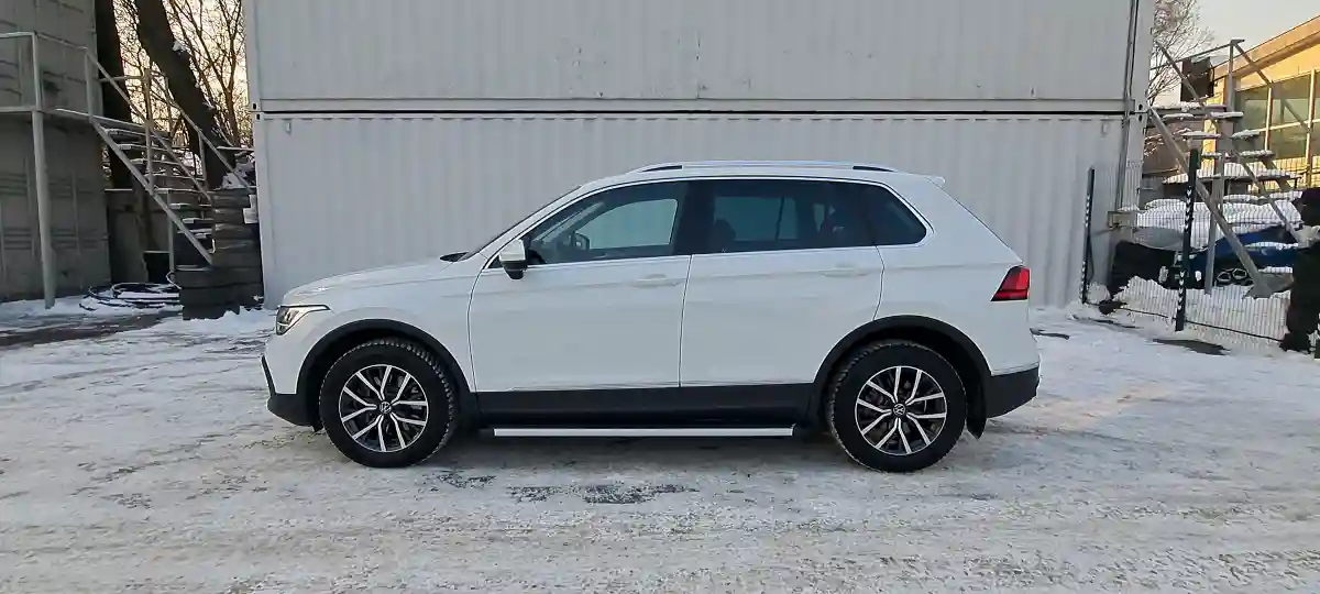 Volkswagen Tiguan 2021 года за 13 330 000 тг. в Алматы