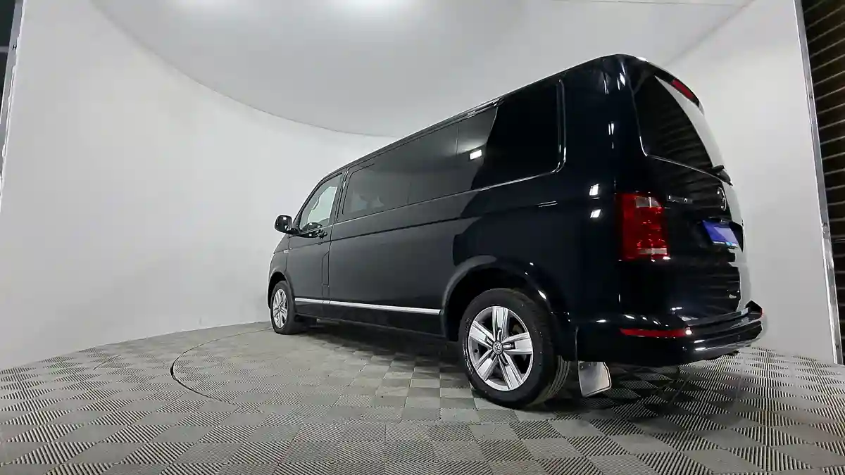 Volkswagen Multivan 2017 года за 25 264 000 тг. в Астана