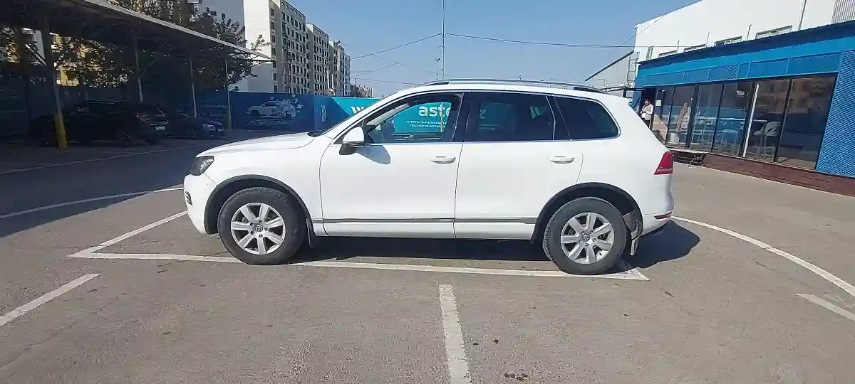 Volkswagen Touareg 2014 года за 15 000 000 тг. в Алматы