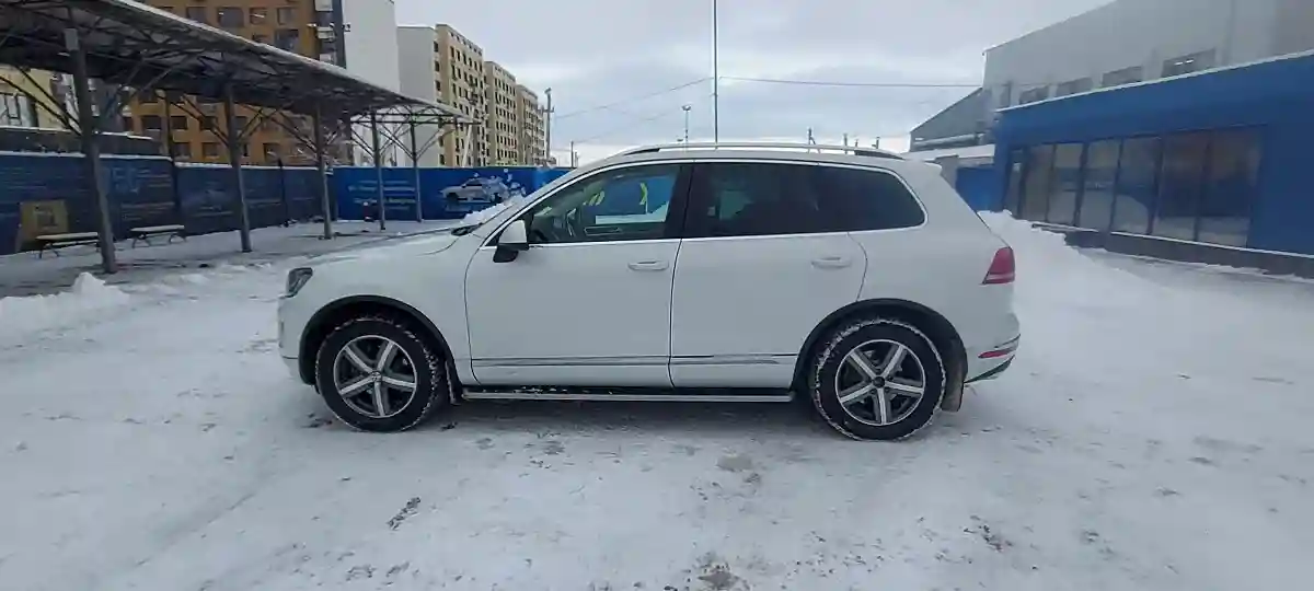 Volkswagen Touareg 2015 года за 13 000 000 тг. в Алматы