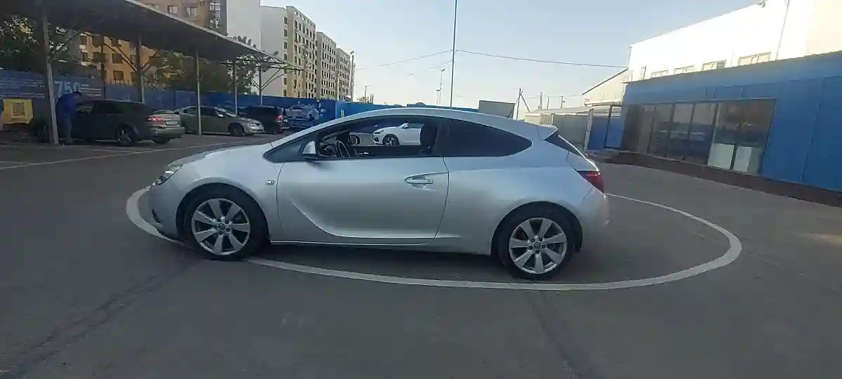 Opel Astra 2012 года за 3 500 000 тг. в Алматы