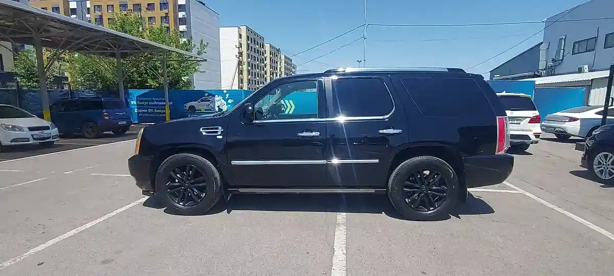 Cadillac Escalade 2013 года за 18 000 000 тг. в Алматы