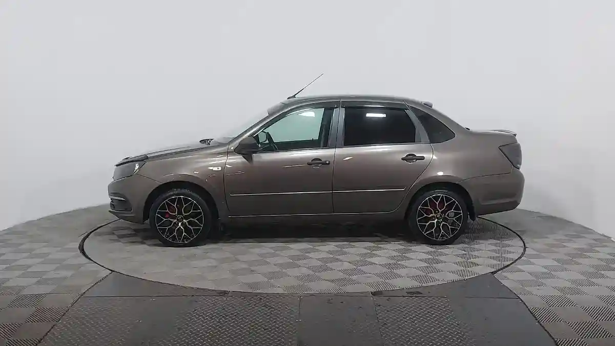 LADA (ВАЗ) Granta 2018 года за 3 890 000 тг. в Астана