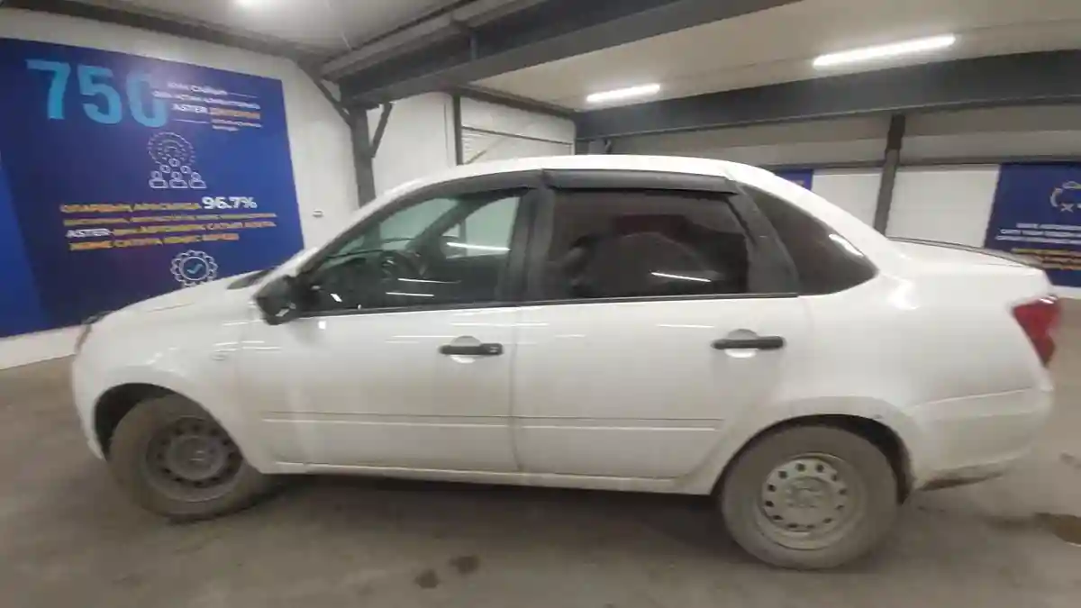 LADA (ВАЗ) Granta 2018 года за 2 800 000 тг. в Астана