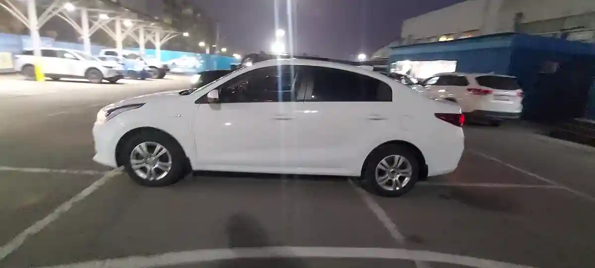 Kia Rio 2018 года за 7 000 000 тг. в Алматы