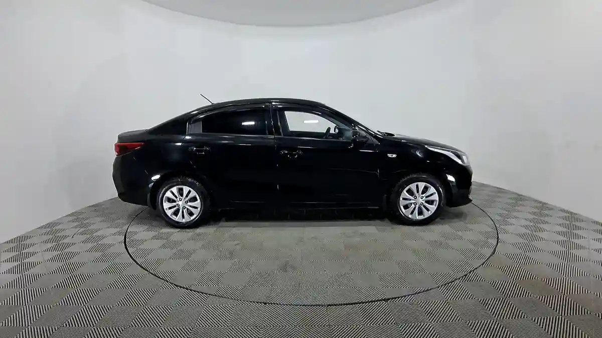 Kia Rio 2019 года за 7 790 000 тг. в Астана