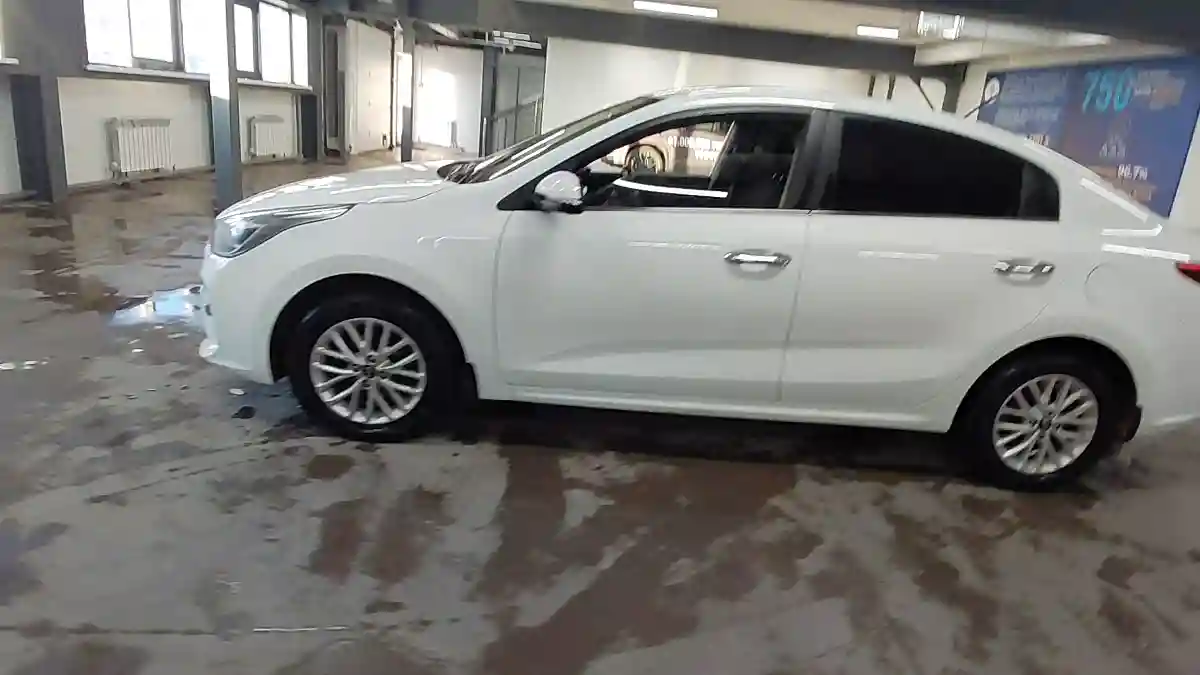 Kia Rio 2018 года за 7 200 000 тг. в Астана