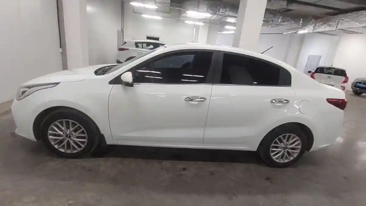 Kia Rio 2020 года за 7 600 000 тг. в Астана