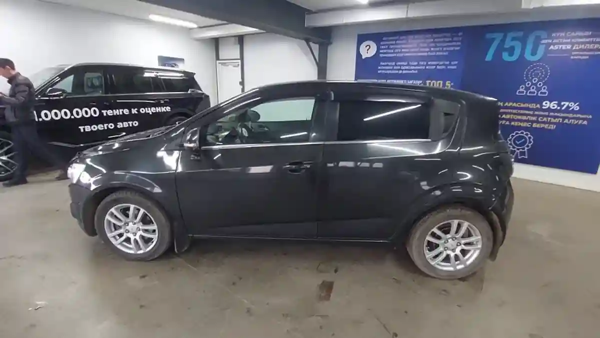 Chevrolet Aveo 2013 года за 3 000 000 тг. в Астана