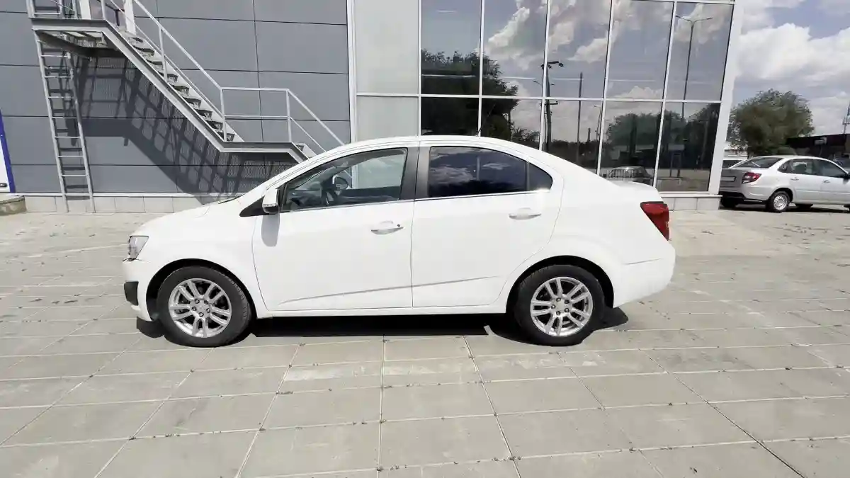 Chevrolet Aveo 2015 года за 2 990 000 тг. в Уральск
