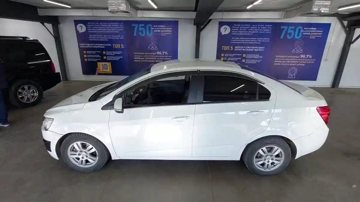 Chevrolet Aveo 2015 года за 3 800 000 тг. в Астана