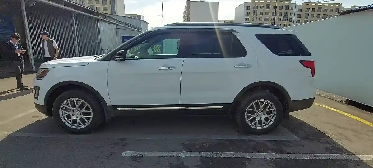 Ford Explorer 2016 года за 15 000 000 тг. в Алматы