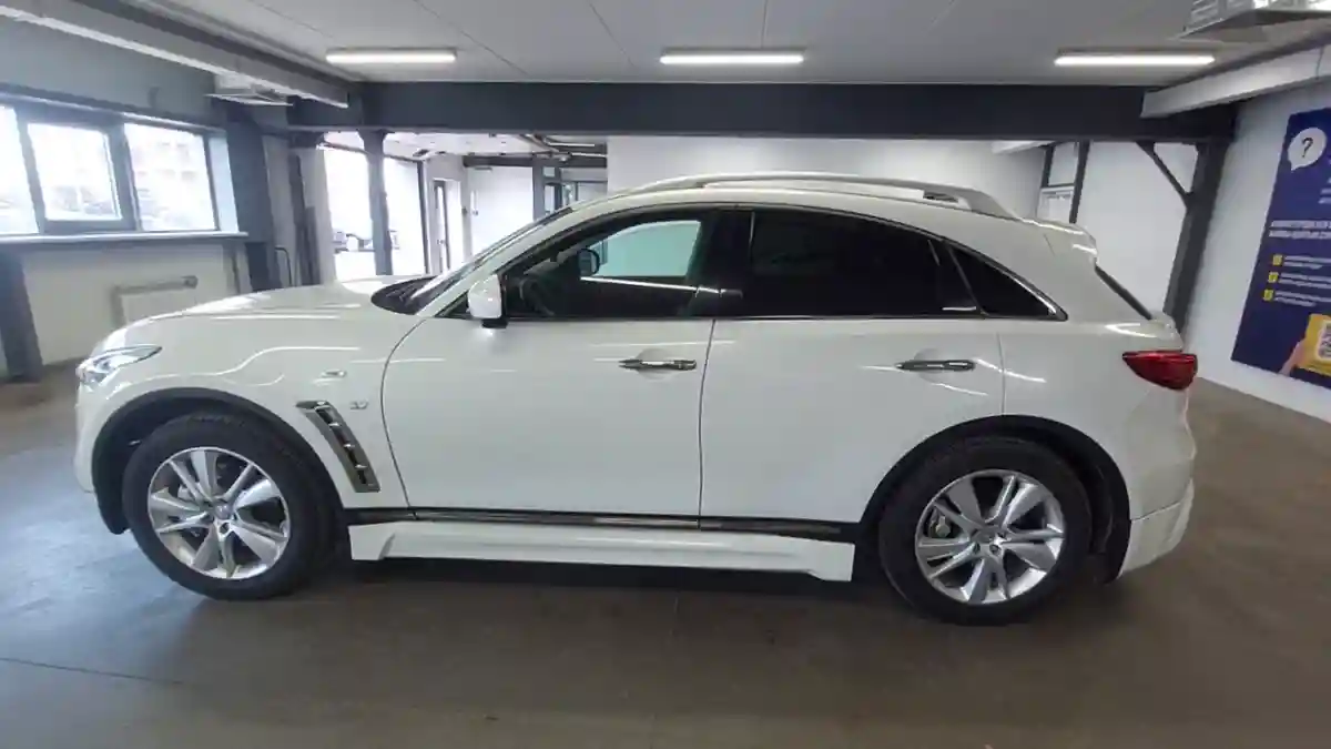 Infiniti QX70 2014 года за 10 000 000 тг. в Астана