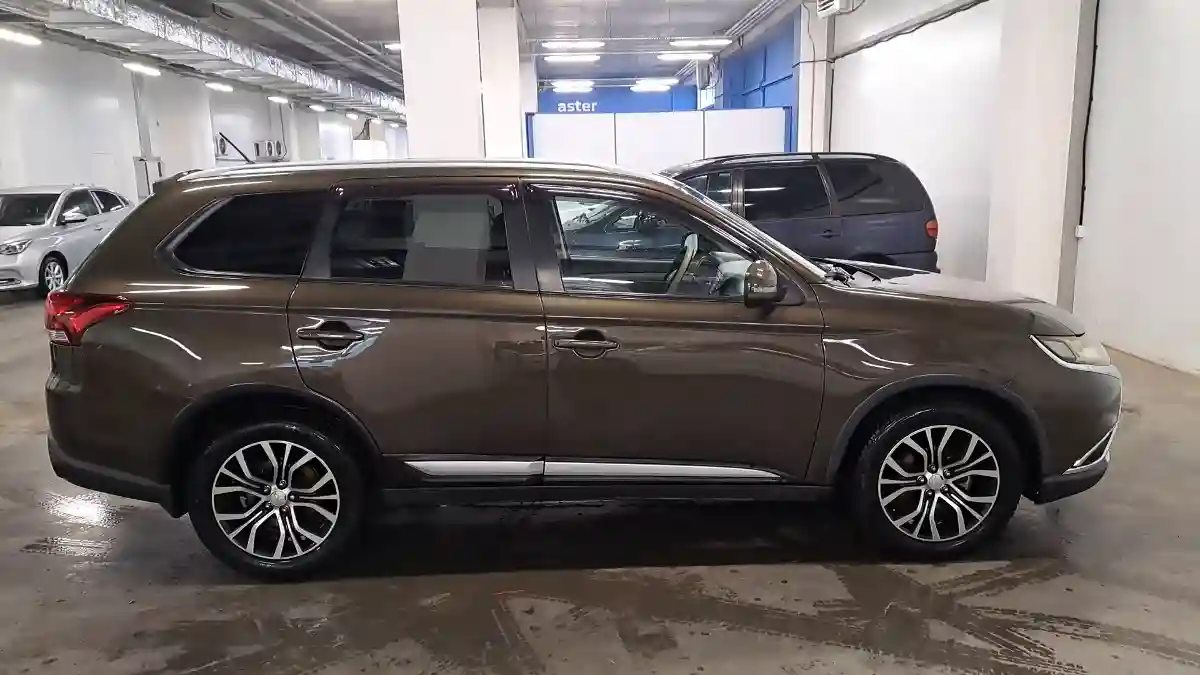 Mitsubishi Outlander 2015 года за 7 590 000 тг. в Астана