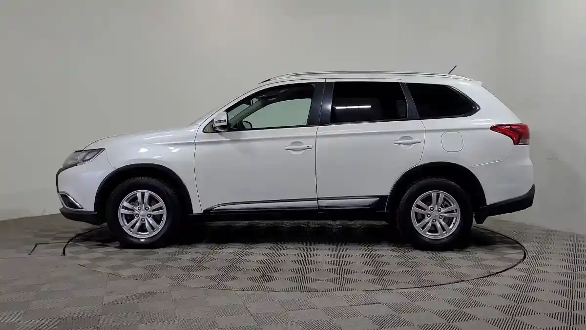 Mitsubishi Outlander 2015 года за 9 390 000 тг. в Алматы