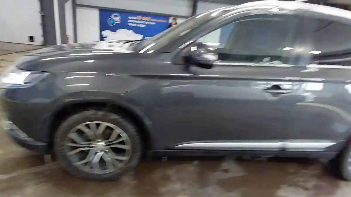 Mitsubishi Outlander 2016 года за 9 500 000 тг. в Астана
