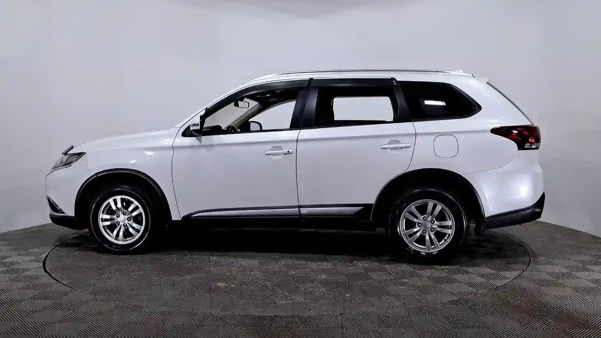 Mitsubishi Outlander 2017 года за 9 190 000 тг. в Астана