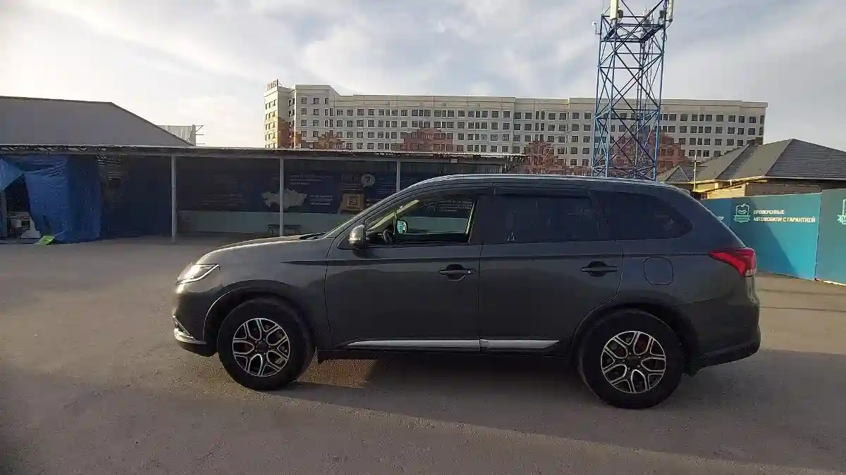 Mitsubishi Outlander 2018 года за 11 000 000 тг. в Шымкент